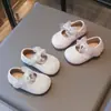 Zapatos de Bebé para Niñas de Primavera y Otoño 2026 Moño Perla Nuevos Zapatos Mary Jane para Niñas Zapatos Pequeños de Cuero Zapatos Brillantes de Princesa