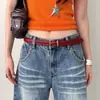 Cinto Tecido Vermelho Estilo Americano Retrô para Mulheres com Design Único, Fivela de Metal Sem Furos para Combinar com Jeans, Moderno
