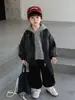 Conjunto de chaqueta de cuero para niño de primavera y otoño, estilo coreano, atuendo de tres piezas a rayas moderno y elegante para niños