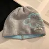 Chapéu de Tricô Jacquard Floral Retrô para Outono e Inverno para Mulheres Versátil Quente Proteção para as Orelhas Afina o Rosto Cobertura de Cabeça Chapéu Estilo Novo de Inverno