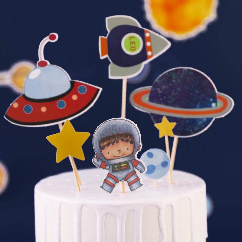 宇航员蛋糕装饰儿童生日蛋糕摆件坐月亮宇航员男孩插件月亮球