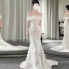 Vestido de Noiva Satinado Leve Estilo Novo 2026 para Noivas, Vestido Sereia Off-Shoulder, Vestido Formal Simples Estilo Coreano