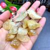 Cristal amarillo brasileño natural piedra en bruto mineral de lana adornos aromaterapia Cristal partículas grandes ventas directas de fábrica