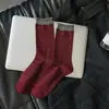 Meias de Algodão com Padrão Geométrico Estilo Europeu para Mulheres, Outono e Inverno, Meias de Cano Médio Xadrez Color-Blocking Cor Vermelho Ancora, Meias Sem Costura Slouch