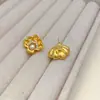 Formato de Concha de Sereia Incrustado com Pérolas e Zircônias Banhado em Cobre com Ouro Real 18K Agulha de Prata 925 Luxo Acessível Versátil Brincos Brincos