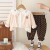 Conjunto de Tres Piezas de Cárdigan Largo Estilo Coreano para Niñas con Conejo 2025 Nuevo Conjunto de Cárdigan Elegante para Primavera y Otoño para Bebés Niñas