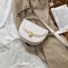 Bolsa Pequeña con Textura Nicho Retro Personalizada OEM para Mujer 2022 Nueva Bolsa de Silla de Montar Simple Versátil Bandolera