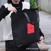 Bolsa tote de TNT cor de café, formato de meia-lua, com impressão personalizada de publicidade para lojas de roupas, uma sacola de presente comercial e ecológica