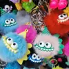 Colgante de Bola de Pelo de Elfo de Dibujos Animados Lindo Colgante para Bebé Colgante para Coche con Pies Muñeco de Peluche Venta al por Mayor