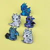 Broche Metálico de Dragão de Desenho Animado Insígnia de Anime Fofa Acessório Personalizado Criativo Decoração Versátil da Moda Transfronteiriço