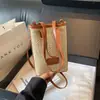2026 Nova Bolsa de Palha Tecida de Alto Valor para Mulheres Design de Nicho de Primavera Bolsa Transversal Bolsa de Palha Estilo Férias na Praia