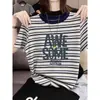 Camiseta a rayas de manga corta de diseño único 2026 para mujer con escote de bloques de color, top casual de moda estilo coreano