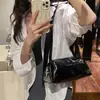 Bolso de Textura de Alta Calidad para Mujer 2023 Nuevo Moderno Correa Ancha para el Hombro Bolso Almohada Color Sólido Simple Versátil Bolso de Hombro Cruzado
