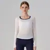 Blusa de yoga de alta gama con bloques de color para mujer, espalda en U fina y transpirable, hermosa camiseta deportiva sexy de manga larga para fitness