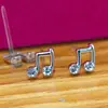 Arete de verano de plástico para la oreja mini caja arete de aguja de plástico para la oreja arete pequeño femenino con retención de color de diamante arete al por mayor