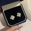 Pendientes de Perla Flor de la Suerte Azul Cuatro Hojas 2025 Nuevo Estilo Pendientes de Nicho Súper Bonitos para Mujer Elegantes y de Alta Gama
