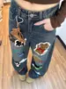 Chao Li tiene stock Pantalones de pierna ancha de mezclilla lavada con bordado de dibujos animados para mujer, diseño de colgante de verano, pantalones holgados de pierna ancha