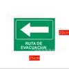 É proibido estacionar em frente à porta da garagem na Espanha.. Por favor, não estacione na área da entrada.. Existe um aviso de entrada e saída de veículos na parte interna da porta da garagem.