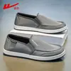 Zapatos de hombre de meter, zapatos tradicionales de tela de Pekín para hombre, zapatos casuales transpirables de primavera con suela suave, zapatos perezosos para hombre