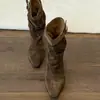 2026 Botines Nuevos Estilo Coreano Hebilla Retro Tacón Alto Punta Cuadrada Sin Cordones Botas de Tacón Apilado Botas de Media Caña con Tacón Fino para el Viaje Diario de Mujer