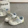 Tênis Brancos Casuais Versáteis Estilo Coreano Tênis de Solado Grosso Feminino 2026 Novos Sapatos de Primavera Sapatos Esportivos para Estudantes Treinamento Alemão