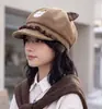 Bonito sombrero octogonal de oso de dibujos animados con orejas, cálido y a prueba de viento, adecuado para mujeres en otoño e invierno, versátil, hace que la cara se vea más pequeña, dulce sombrero de pintor