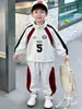 Conjunto Esportivo Primavera e Outono para Meninos 2026 Novo Moletom Esportivo Infantil Conjunto de Duas Peças Bebê Estilo Coreano Bonito Estilo de Rua Tendência