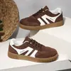 Nuevos Zapatos Casuales Vintage Primavera 2026 para Mujer, Punta Redonda Suela Plana Zapatos de Entrenamiento Alemanes, Tenis Versátiles de Comercio Exterior Transfronterizo al por Mayor