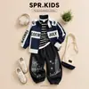 Jaqueta de Motociclista com Gola Alta para Meninos Primavera e Outono Nova Jaqueta Color Block com Estampa de Letras Top Lindo Casual Tendência Cool Infantil