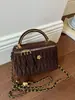 Bolso tipo caja de bola dorada pequeña con cadena plisada estilo Chanel modelo nuevo 2026 bolso de hombro para maquillaje bordado bolso cruzado