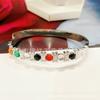 Pulsera europea y americana simple de acero de titanio chapado en oro de 18 quilates con micro incrustaciones de circón colorido de diamante completo, pulsera de moda ins para mujer en stock al por mayor
