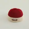 Gorra de Melón con Logo de Letra Fresco de Moda para Niños Venta al por Mayor Sombrero de Propietario Estilo Chino Otoño Gorra de Pana Cálida Hip-Hop para Niños