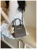 Bolsa de Mão de Luxo Nicho Modelo Balde para Mulheres 2026 Novo Modelo com Padrão Lichia, Moda de Luxo Leve Versátil para Ombro e Transversal