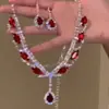 Conjunto de Brincos Quadrados Cravejados de Diamante e Colar de Duas Peças, Fashion, Leve, Colar Luxuoso e de Alta Qualidade, Conjunto de Joias Elegante e Versátil