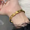 Pulsera de Acero Inoxidable Minimalista Lujo Ligero Pulsera Abierta Sencilla Versátil Apilable Joyería que no Pierde el Color Fábrica de Origen