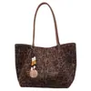 Nova bolsa tote estampada de leopardo da moda 2026, de grande capacidade, adequada para o trajeto diário, bolsa de ombro e pode ser carregada sob o braço; bolsa feminina estilosa e da moda