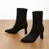 Botas Femininas Cano Curto Pretas Novas Outono/Inverno 2026 com Salto Bloco, Botas Slim Pontudas Elásticas de Calçar Fácil com Forro de Lã