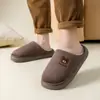 Novas Pantufas de Algodão Desenho Animado para Homens e Mulheres, Uso Doméstico, Pantufas de Pelúcia para Casal Outono e Inverno, Pantufas de Algodão de Inverno Atacado