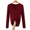 Camiseta básica de cuello en V para mujer, nuevo suéter pullover de otoño e invierno, corte ajustado y favorecedor, top de punto para usar en capas, venta al por mayor para comercio exterior