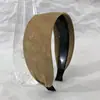 Aro de Cabelo de Camurça de Aba Larga Feminino 2025 Novo Aro de Cabelo de Pressão Headwear de Moda Estilo Ocidental Cartão de Cabelo de Celebridade da Internet
