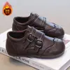 Sapatos Infantis de Couro 2026 Primavera Estilo Britânico Sapatos Individuais Retrô para Meninos Brogue Esculpido Sapatos de Princesa para Meninas