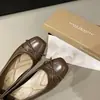 Colección Primavera 2026 Nueva para Mujer: Zapatos planos de suela blanda, punta cuadrada, con lazo y abertura poco profunda, estilo ballet francés, color plateado