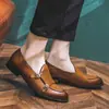 Transfronterizo talla grande transfronterizo retro estilo artístico slip-on zapatos de hombre moda pasarela Negocios punta zapatos de cuero para hombre