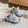 Nuevas zapatillas de malla transpirables para niños con lazo, tendencia nicho, originales, nuevo verano 2026, zapatos versátiles para niños