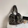 Bolsa de Lona Camuflada de Gran Capacidad para Mujer Nueva Moda Casual Primavera y Verano 2026 Bolso de Hombro Ropa de Trabajo al Aire Libre Bolsa Tote