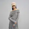 Camiseta de Manga Larga con Hombros Descubiertos y Cuello de una Sola Línea para Mujer 26 Primavera y Otoño Versátil Estilo Coreano Elegante Pulóver de Punto de Tencel y Lana