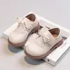 Novos Sapatos de Couro para Meninas Primavera/Outono 2026, Mocassins com Solado Macio, Sapatos de Princesa com Laço, Sapatos Individuais para Meninas Pequenas
