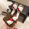 Zapatillas de felpa estilo gatito, dulces y populares, para mujer, nueva colección otoño/invierno 2026, adecuadas para usar en exteriores, diseño de media zapatilla, suela gruesa, cálidas y hechas de algodón