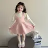 Conjunto de Suéter para Niñas 2026 Nuevo y Moderno Conjunto de Otoño para Niños y Bebés, Elegante Camiseta Básica y Falda con Tirantes Conjunto de Dos Piezas