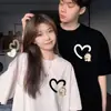 Atuendos Únicos para Parejas Verano 2026 Nueva Moda Tendencia Año del Dragón Marca de Moda Camisetas de Manga Corta para Parejas Estilo Francés Celebridad de Internet Tendencia Ins